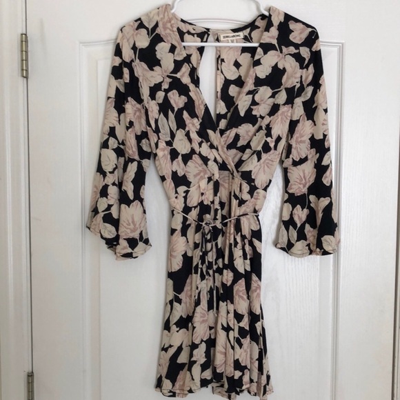 Billabong Dresses & Skirts - Billabong Wrap and Roll Dress Flowy Bell Sleeve